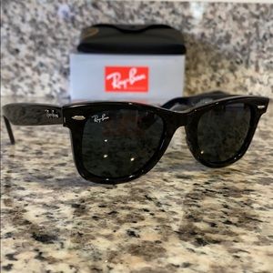 Ray Ban 2140 Wayfarer 901A Black/Gray lens…